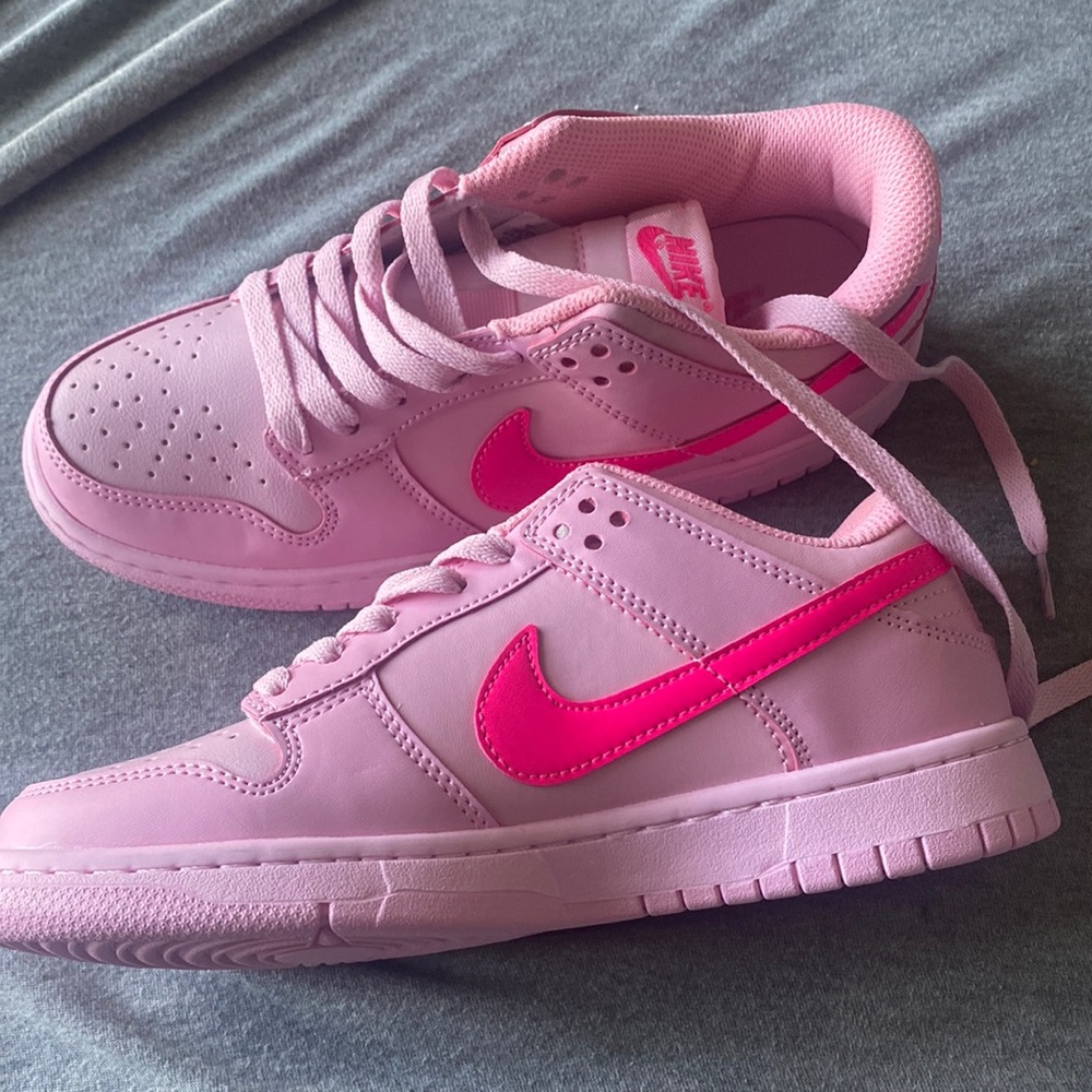 Barbie Triple pink dunks never worn womens 7, gradeschool 5.5